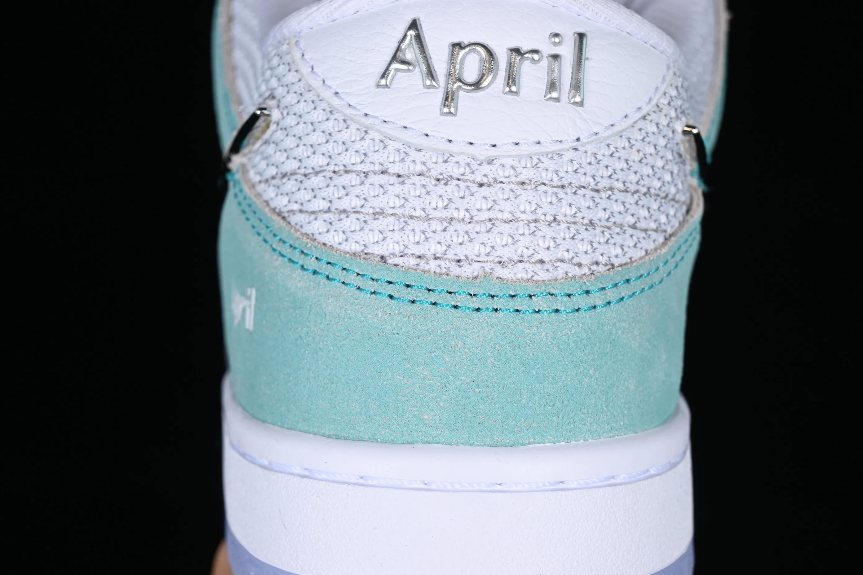 All categories Nk SB Dunk Series Nk SB Dunk Low low-top sneakers April Skateboards x Nk SB Dunk Low joint model Frozen Rose SB smashed backboard fashion casual sneakers FD2562-400